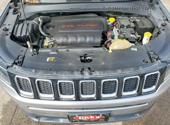 3C4NJDBB2JT255682 2018 JEEP COMPASS Silver 