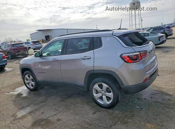 3C4NJDBB2JT255682 2018 JEEP COMPASS Silver 