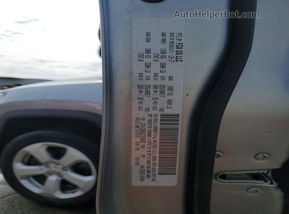 3C4NJDBB2JT255682 2018 JEEP COMPASS Silver 