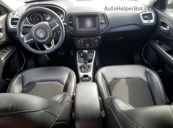 3C4NJDBB2JT255682 2018 JEEP COMPASS Silver 