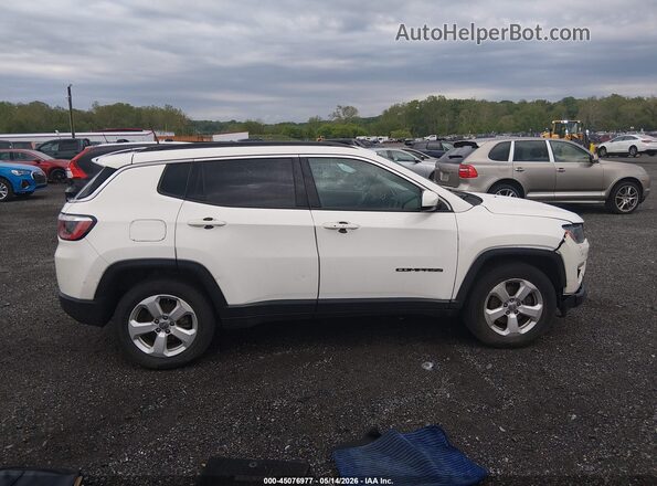 3C4NJDBB3JT175808 2018 JEEP COMPASS White Rear interior view