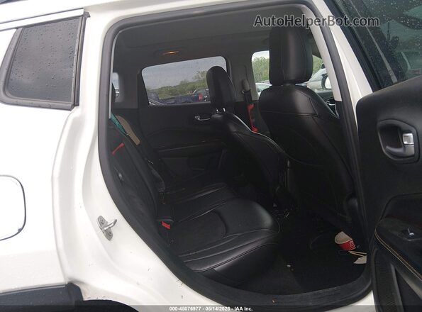 3C4NJDBB3JT175808 2018 JEEP COMPASS White VIN sticker view