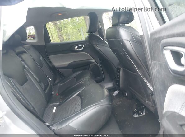 3C4NJDBB3NT131555 2022 JEEP COMPASS Silver Vista de la etiqueta del VIN