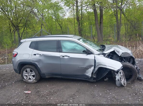 3C4NJDBB3NT131555 2022 JEEP COMPASS Silver Vista interior trasera