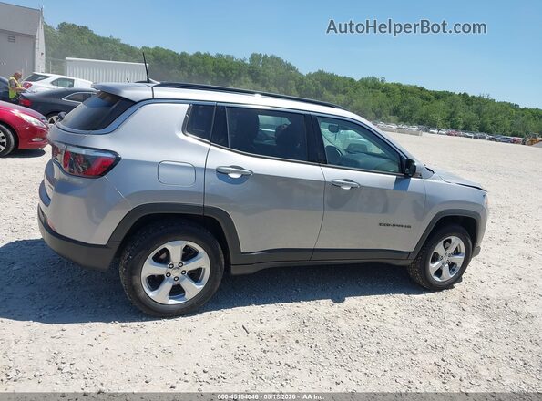 3C4NJDBB4JT398682 2018 JEEP COMPASS Silver Rear interior view