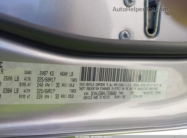 3C4NJDBB4JT398682 2018 JEEP COMPASS Silver Engine compartment view
