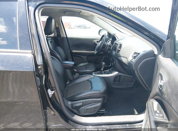 3C4NJDBB5JT179472 2018 JEEP COMPASS Black Front interior view