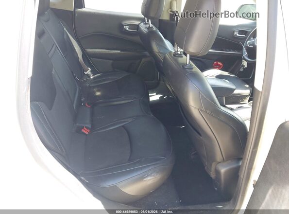 3C4NJDBB5KT839043 2019 JEEP COMPASS White Вид наклейки з VIN-кодом