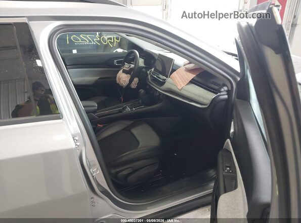 3C4NJDBB5NT216848 2022 JEEP COMPASS Silver Front interior view