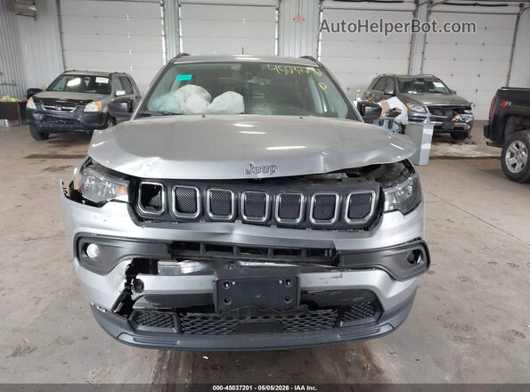 3C4NJDBB5NT216848 2022 JEEP COMPASS Silver Instrument cluster view