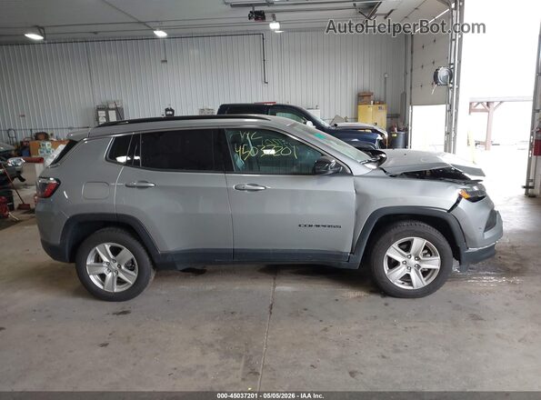 3C4NJDBB5NT216848 2022 JEEP COMPASS Silver Rear interior view