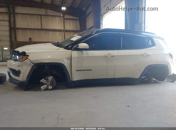 3C4NJDBB6JT114064 2018 JEEP COMPASS White Widok z przodu