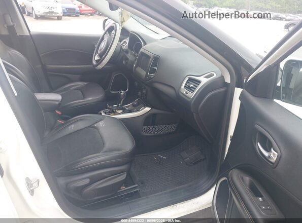 3C4NJDBB6JT270704 2018 JEEP COMPASS White Սալոնի դիմացի տեսք