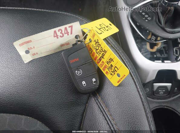 3C4NJDBB6JT270704 2018 JEEP COMPASS White Առջևի վահանակի տեսք