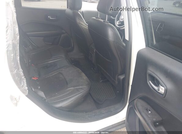 3C4NJDBB6JT270704 2018 JEEP COMPASS White VIN կոդի պիտակի տեսք