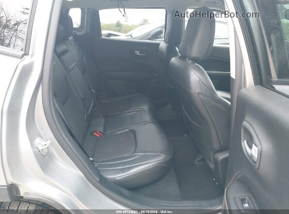 3C4NJDBB7HT650824 2017 JEEP NEW COMPASS Silver VIN sticker view