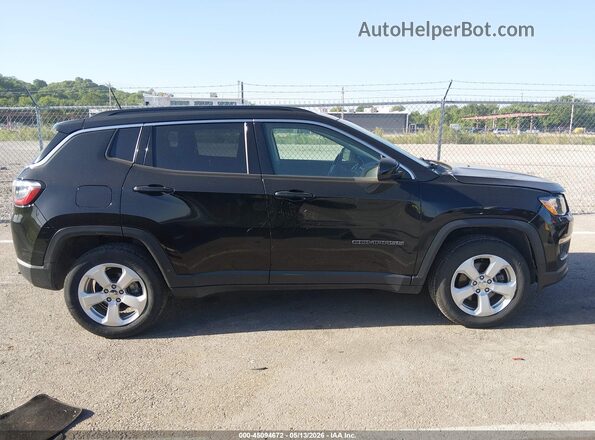 3C4NJDBB7JT262742 2018 JEEP COMPASS Black Rear interior view