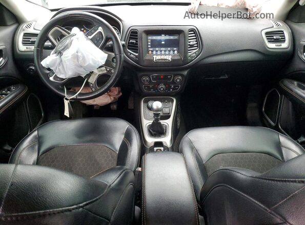 3C4NJDBB8JT117483 2018 JEEP COMPASS Black Вид панелі приладів