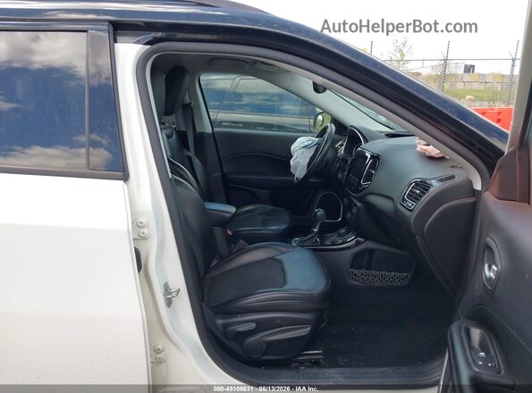 3C4NJDBB9JT394529 2018 JEEP COMPASS White Vista interior delantera