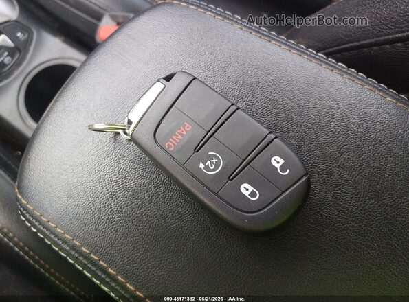 3C4NJDBB9JT401656 2018 JEEP COMPASS Белый Вид панели приборов