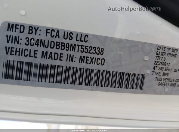 3C4NJDBB9MT552338 2021 JEEP COMPASS White Vista del compartimento del motor