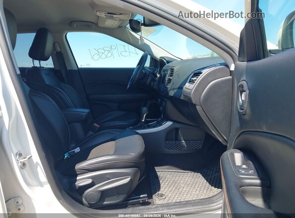 3C4NJDBB9MT557474 2021 JEEP COMPASS White Вид салону спереду