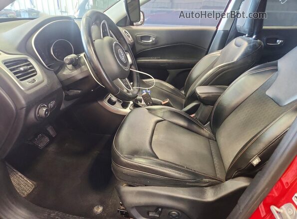 3C4NJDBBXJT373284 2018 JEEP COMPASS Красный Вид салона спереди