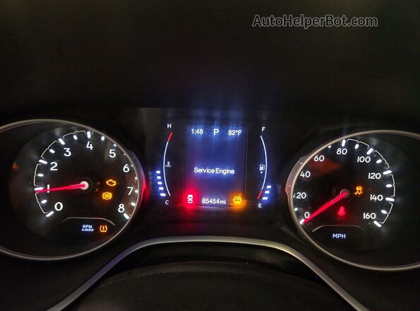 3C4NJDBBXJT373284 2018 JEEP COMPASS Красный Вид щитка приборов