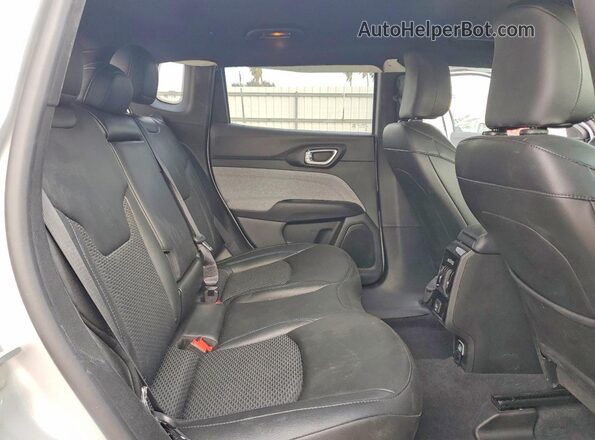 3C4NJDBN0ST610182 2025 JEEP COMPASS Silver უკანა სავარძლების ხედი