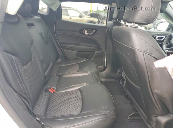 3C4NJDBN2ST508981 2025 JEEP COMPASS White Widok wnętrza z tyłu