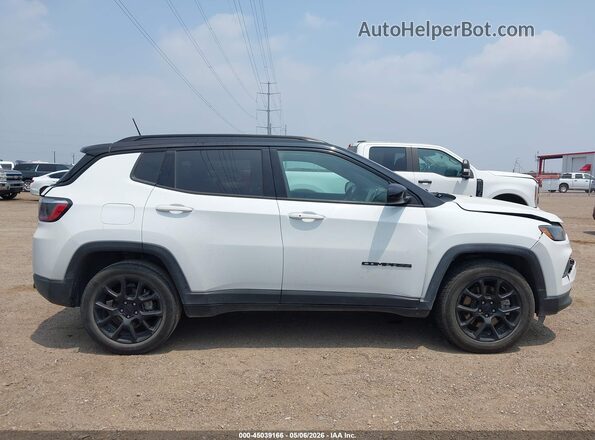 3C4NJDBN3PT535971 2023 JEEP COMPASS White Vista interior trasera