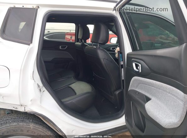 3C4NJDBN4ST586162 2025 JEEP COMPASS White Vista de la etiqueta del VIN