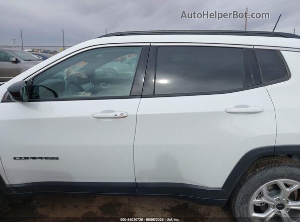 3C4NJDBN4ST586162 2025 JEEP COMPASS White Vista interior trasera