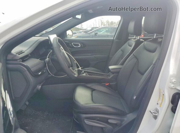 3C4NJDBN4TT192808 2026 JEEP COMPASS White Front interior view