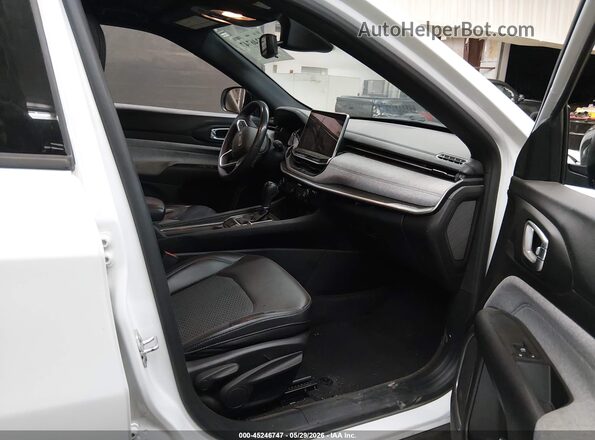 3C4NJDBN7PT553390 2023 JEEP COMPASS White Vista interior delantera
