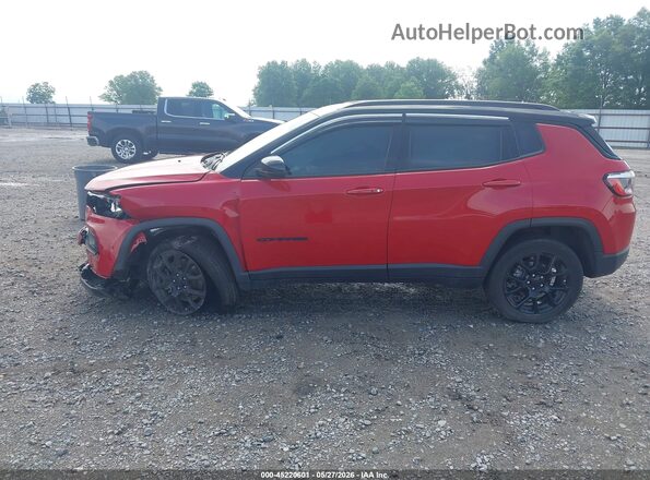 3C4NJDBN9PT563483 2023 JEEP COMPASS Red Вид задньої частини салону