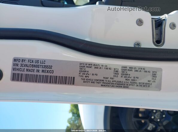 3C4NJDBN9ST535532 2025 JEEP COMPASS White Engine compartment view