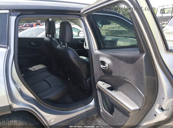 3C4NJDCB0JT246042 2018 JEEP COMPASS Silver Вид наклейки з VIN-кодом