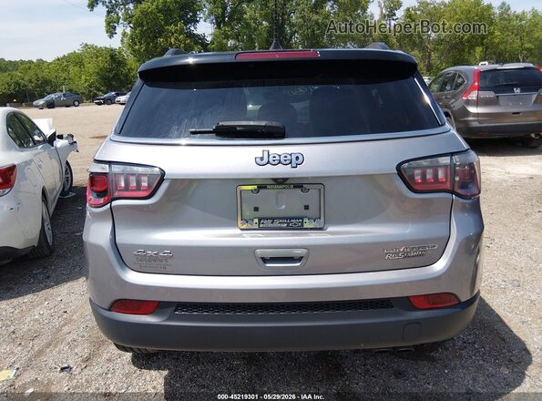 3C4NJDCB0JT246042 2018 JEEP COMPASS Silver 