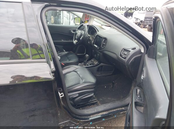 3C4NJDCB0KT791448 2019 JEEP COMPASS Черный Вид салона спереди