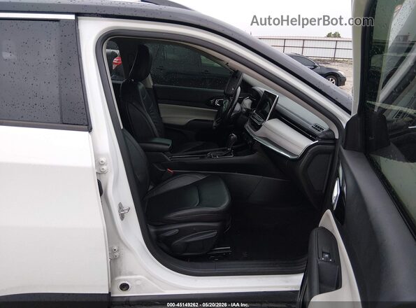 3C4NJDCB0NT128661 2022 JEEP COMPASS White Front interior view