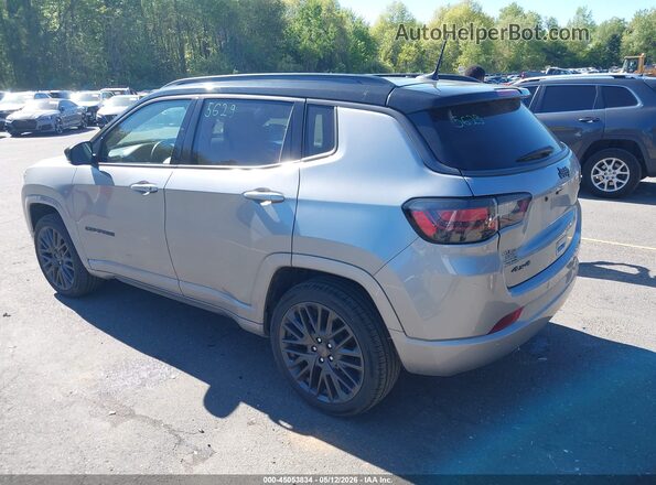 3C4NJDCB0NT144052 2022 JEEP COMPASS Silver Trasero izquierdo