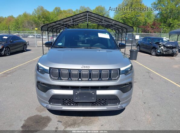 3C4NJDCB0NT144052 2022 JEEP COMPASS Silver Vista interior trasera