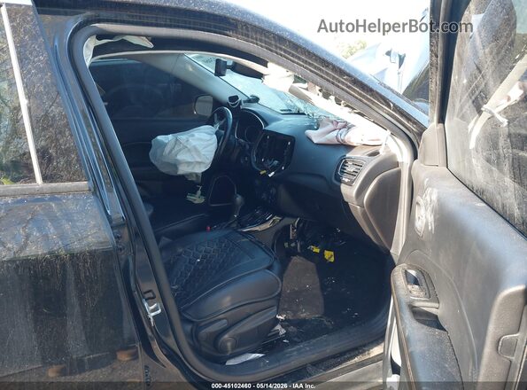 3C4NJDCB1LT197288 2020 JEEP COMPASS Черный Вид салона спереди