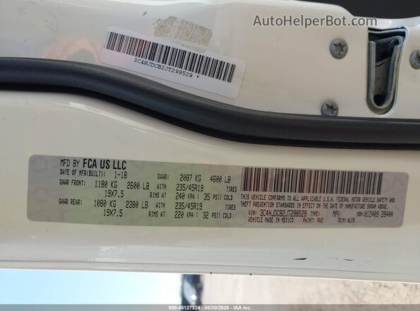 3C4NJDCB2JT298529 2018 JEEP COMPASS White Vista del compartimento del motor