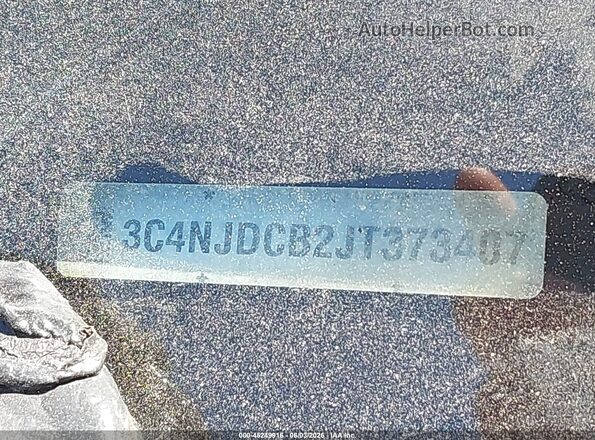 3C4NJDCB2JT373407 2018 JEEP COMPASS Red Engine compartment view