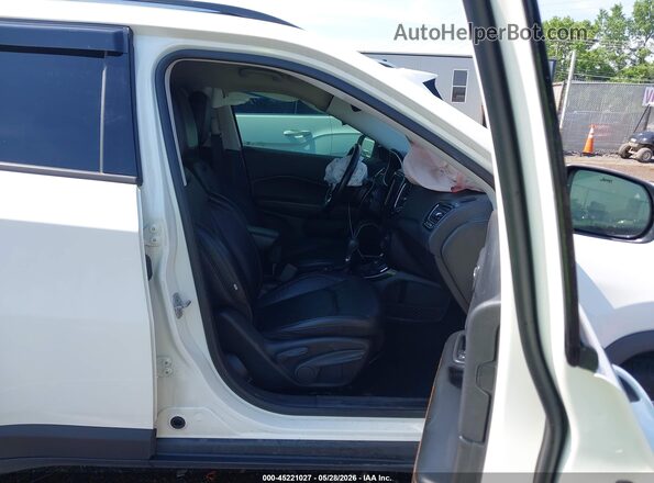 3C4NJDCB2MT523746 2021 JEEP COMPASS White Вид салону спереду