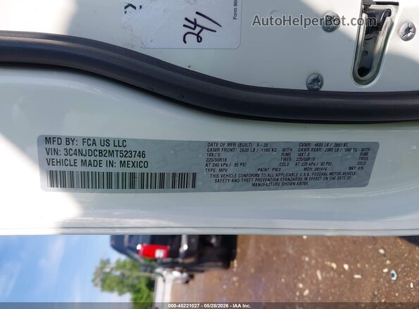 3C4NJDCB2MT523746 2021 JEEP COMPASS White Вид підкапотного простору