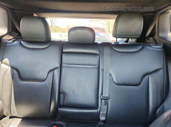 3C4NJDCB3LT137884 2020 JEEP COMPASS White Widok tylnych siedzeń