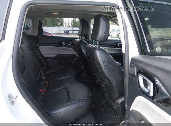 3C4NJDCB3NT159600 2022 JEEP COMPASS White VIN կոդի պիտակի տեսք